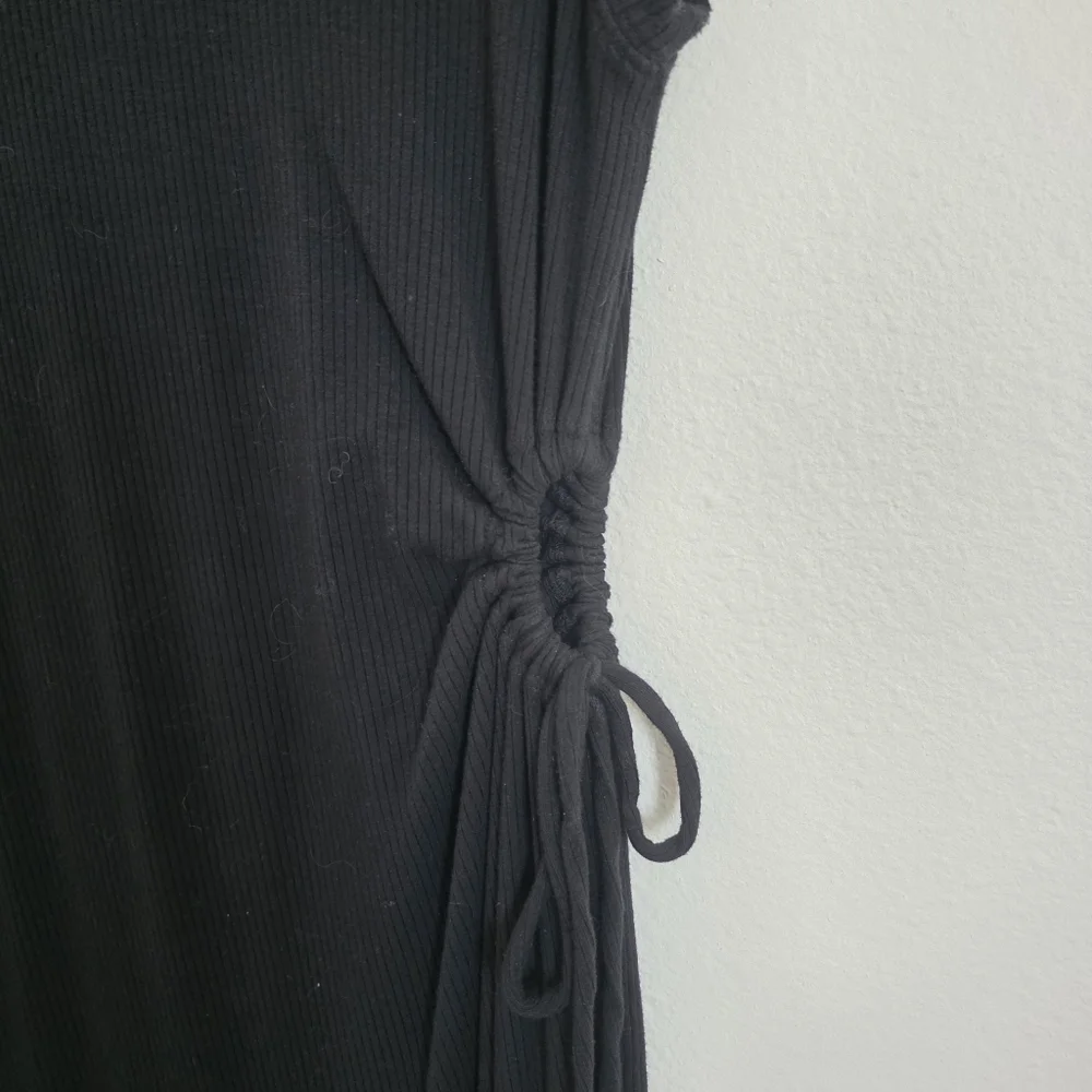 Abercrombie & Fitch Midi Black Sleeveless Keyhole Cutout Knit Dress Size Medium - Picture 4 of 5